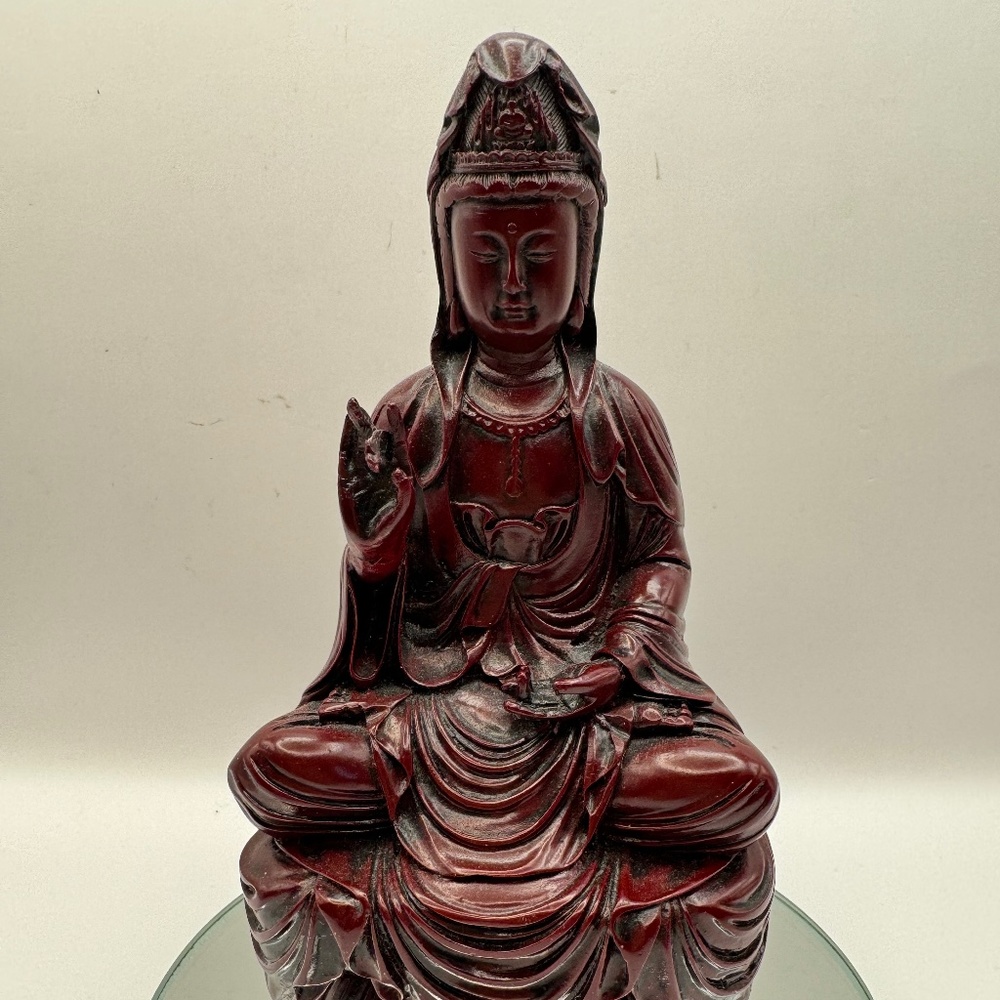 Kwan Yin Buddha figurine in red resin. Kuan Yin Guang Ying sitting buddha.